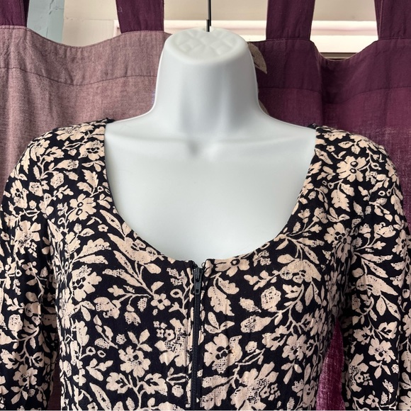 Lucca Zip-Front Romper - Picture 8 of 10